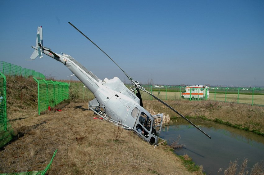 Hubschrauber abgestuerzt in Grafschaft P09.JPG